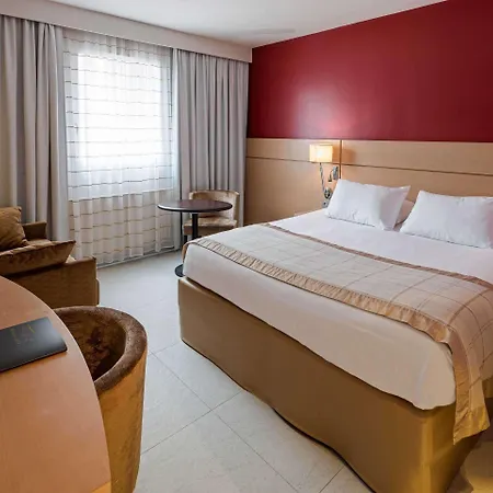 Western Le Lavarin Otel 4*