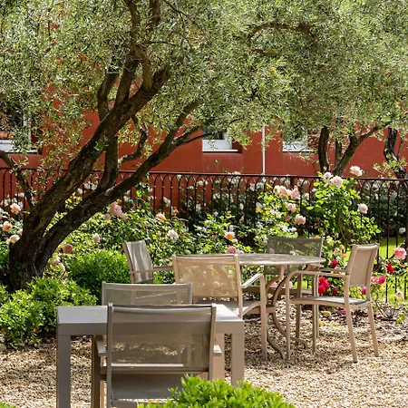 Western Le Lavarin Otel 4*